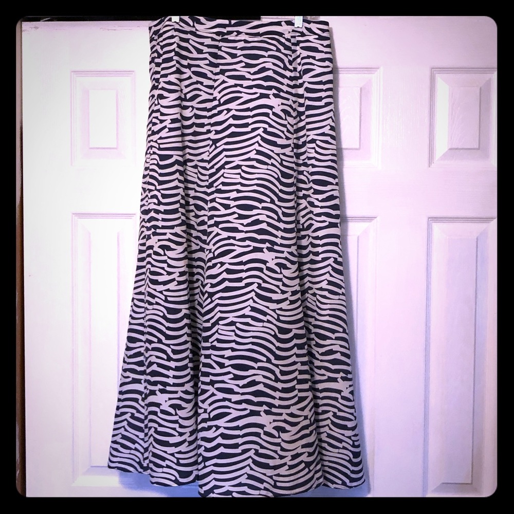 Navy and white patterned skirt